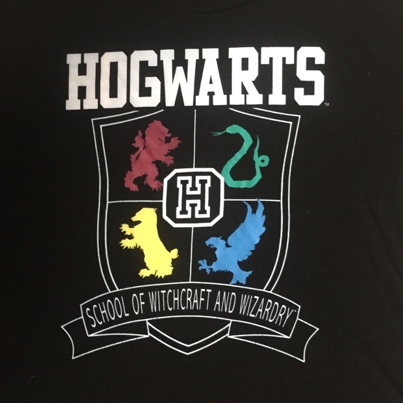 Harry Potter Hogwarts graphic shirt thin soft - Picture 2 of 3